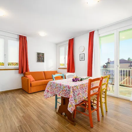 Strandnahes Nur 280 Meter Zum Mit Privatparkplatz Und Grill Umago