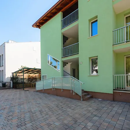 Apartamento Strandnahes Nur 280 Meter Zum Mit Privatparkplatz Und Grill Umago